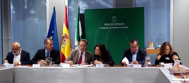 Felipe López e la reunión del Observatorio de Vivienda.