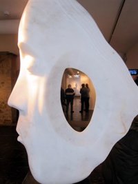 El escultor Valeriano Hernández muestra su "atracción por las formas del cuerpo humano" en La Salina de Salamanca