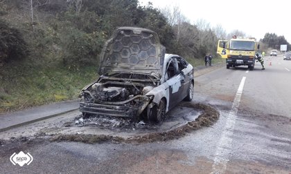 Arde Un Vehiculo Que Circulaba Por La A 8 A La Altura De Soto Del Barco