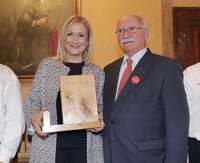 Cifuentes "no quiere polemizar" con Henríquez de Luna porque "las cuestiones personales nunca son importantes"