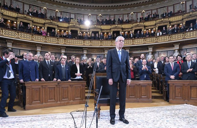 El presidente austriaco, Alexander Van der Bellen, jura su cargo 