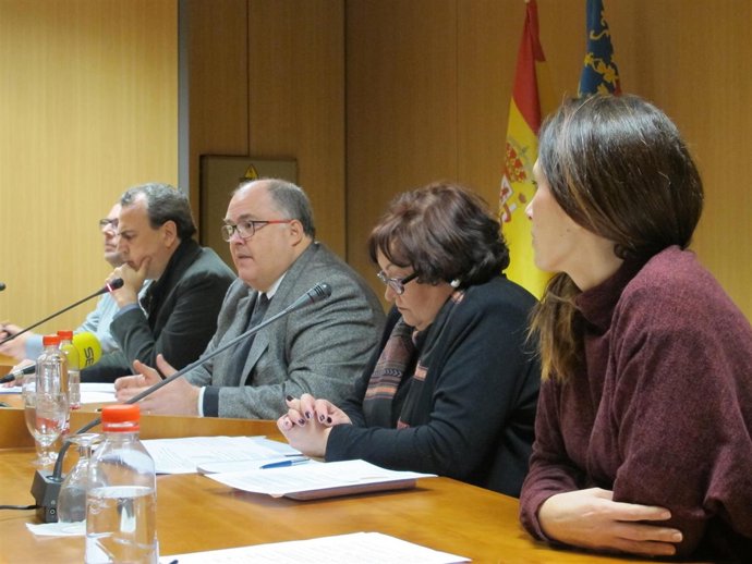 Fernando de Rosa y representantes de diversas entidades presentan la encuesta