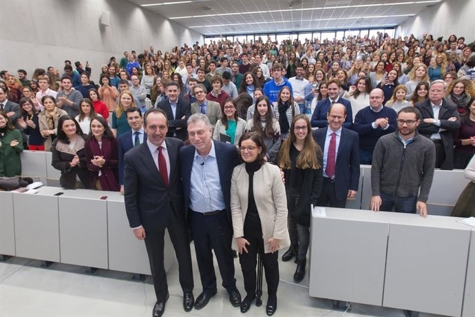 Marty Baron en la Universidad de Navarra.