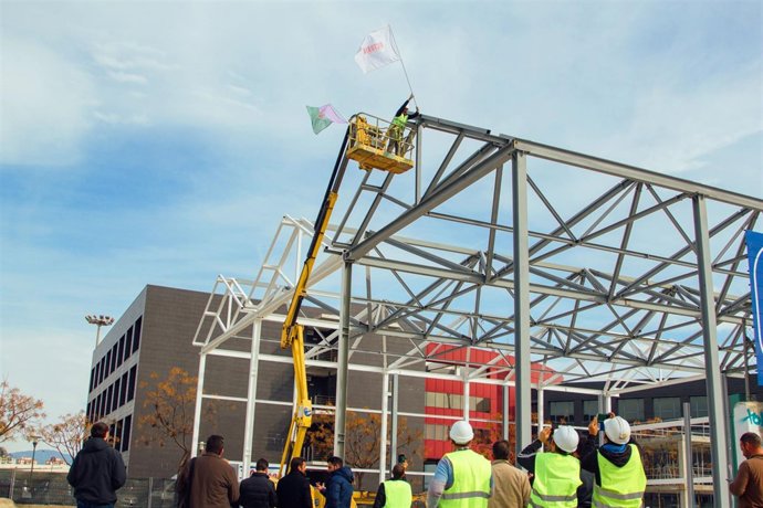Colocación bandera de Cerveza Victoria