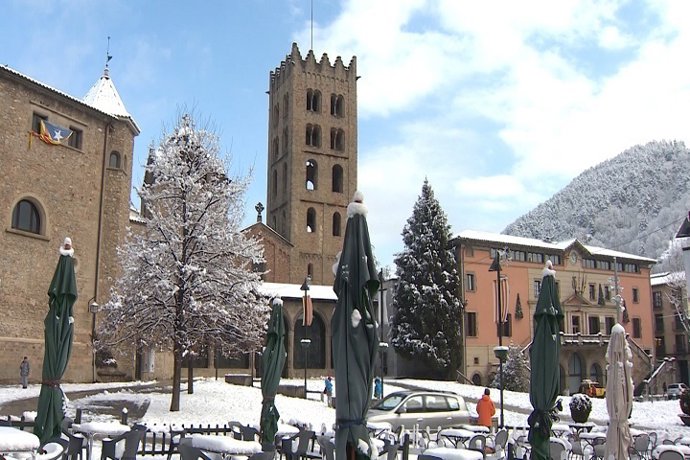La nieve cubre de blanco el interior de Cataluña
