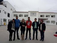 El IAJ mantiene una reunión en Guaro con jóvenes para abordar el Plan de Empleo