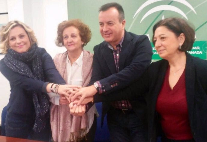 Representantes de la Junta y Agdem tras la reunión sobre voluntariado