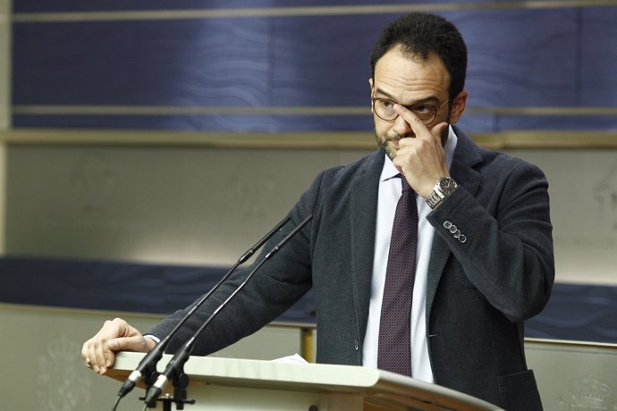 Rueda de prensa de Antonio Hernando en el Congreso