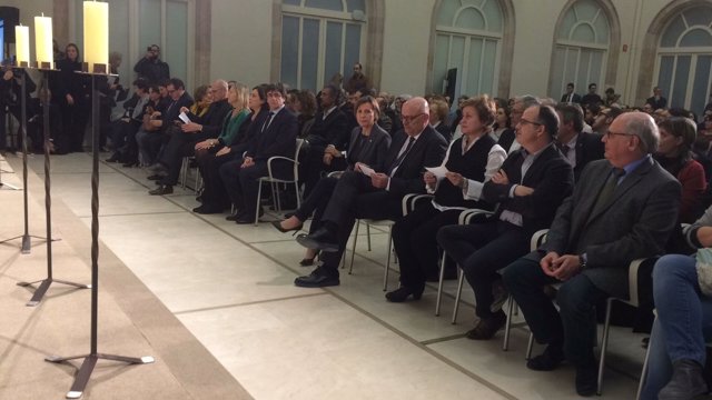 Carles Puigdemont y Ada Colau en la Conmemoración de víctimas del Holocausto