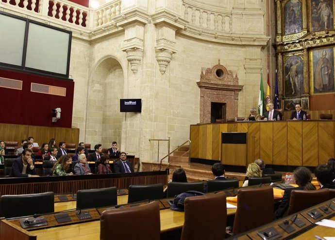 Durán clausura el I Torneo de Debate Parlamento