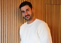 Melendi será el primer artista de 'La noche de cadena 100', que busca recaudar fondos para escolarización de refugiados 