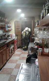 Daños en una cafetería de Comillas tras incendiarse la freidora
