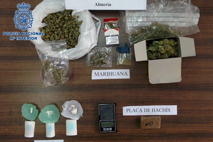 Droga intervenida en un locutorio de Almería