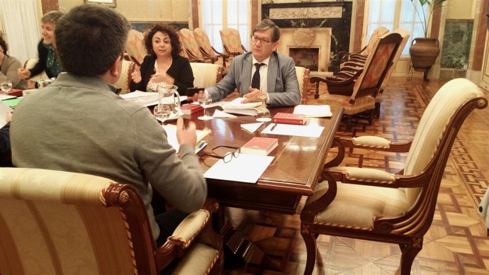 Primera mesa del Parlament tras el cese de Huertas