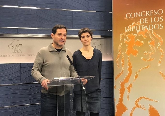 Josep Vendrell, de En Comú,  y Rosa Martínez, de Equo