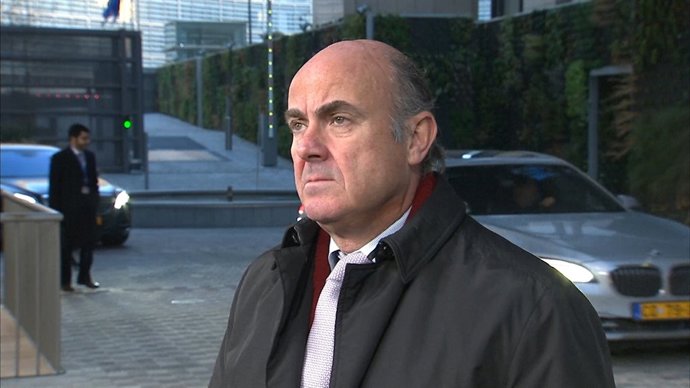 De Guindos confía en que "nadie" esté usando datos fiscales