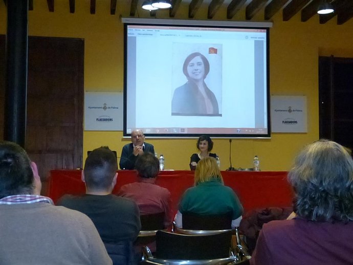 Presentación del calendario 2017 referente a mujeres