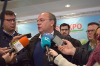 Monago pide sacar del "cajón" sus proyectos de regadío, fruta y jóvenes agricultores