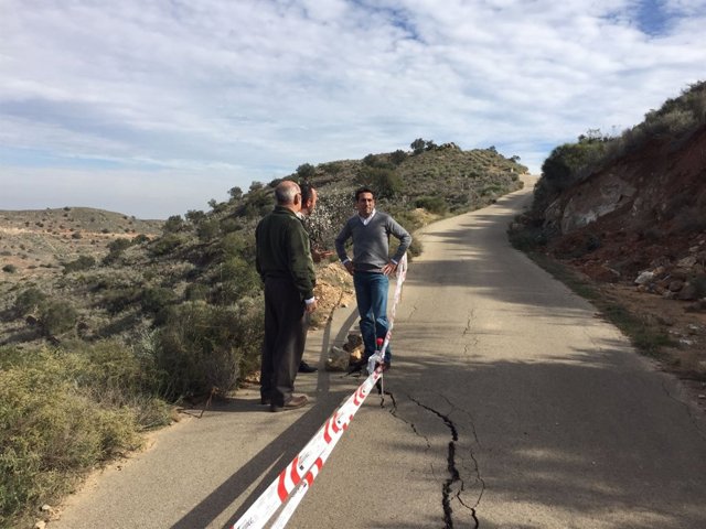 Diputación va a intervenir en la reparación de dos caminos rurales afectados.