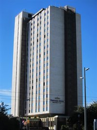 Recibe el alta un operario herido al caer un montacargas del hotel Princesa Sofía