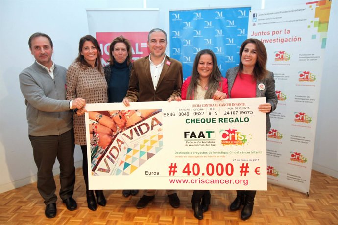 Taxistas entregan 40.000 euros a la fundación CRIS