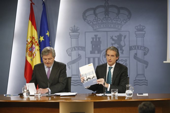 Rueda de prensa de Íñigo Méndez de Vigo e Íñigo de la Serna