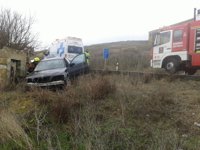 Un herido tras la salida de vía de su turismo en Rodezno
