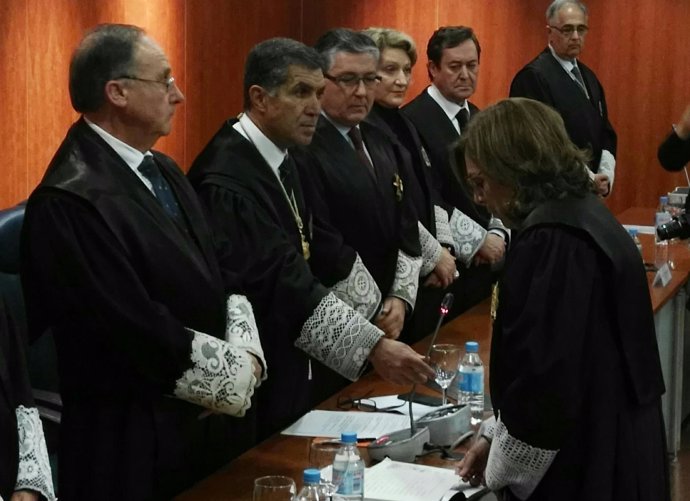 La nueva presidenta de la Audiencia, Lourdes García, toma posesión