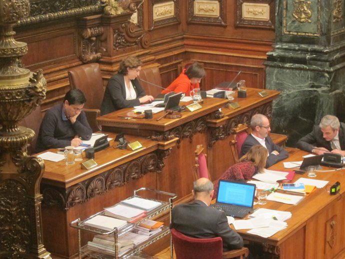 La alcaldesa Ada Colau en el pleno del Ayuntamiento de Barcelona