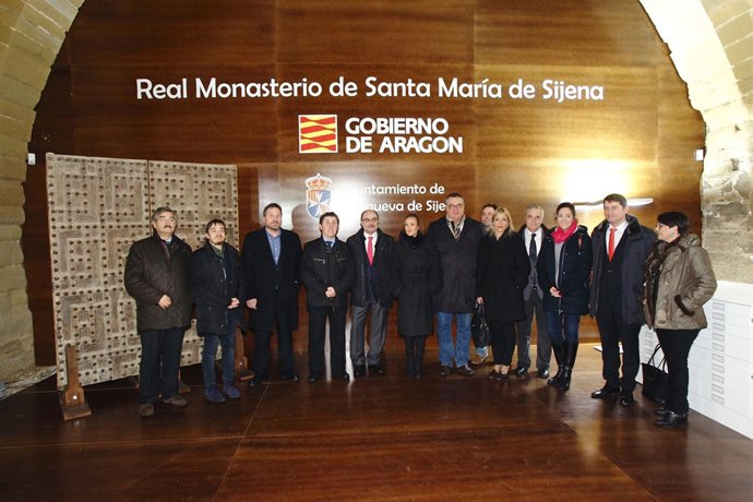 Lambán y el resto de autoridades en el monasterio de Sijena 