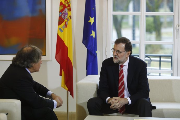 Rajoy con el secretario general de la Organización de Estados Americanos