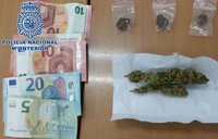Detienen a un joven de 19 años por vender marihuana y hachís a dos menores