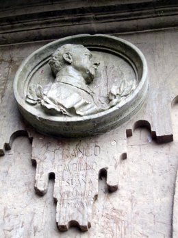 Medallón de Franco en la Plaza Mayor de Salamanca