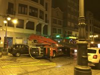 Un incendio obliga a desalojar un edificio de la capital en León