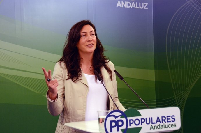 La secretaria general del PP-A, Loles López, en rueda de prensa