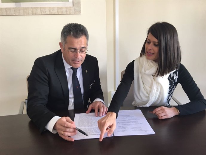 La diputada de Deportes y el alcalde de Olula ultiman los detalles de la prueba.