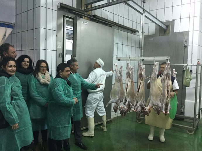 Visita del presidente de la Diputación de Jaén al matadero de Noalejo