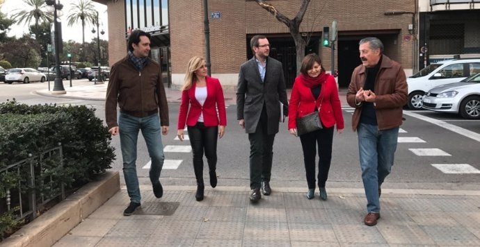 Javier Maroto (en el centro) junto a integrantes del PPCV
