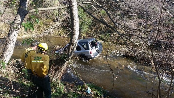 Coche en la riera de Anyet (Girona)