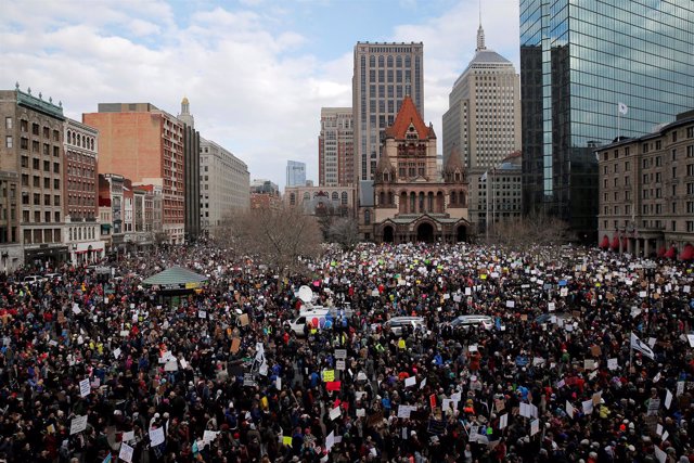 Manifestación contra la orden ejecutiva de Donald Trump en Boston