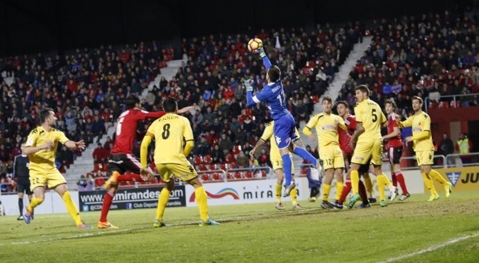 El Cádiz no pasa del empate y el Getafe cae ante el Numancia