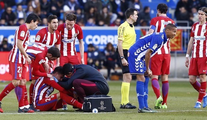 Giménez se lesiona en el Alavés - Atlético Madrid