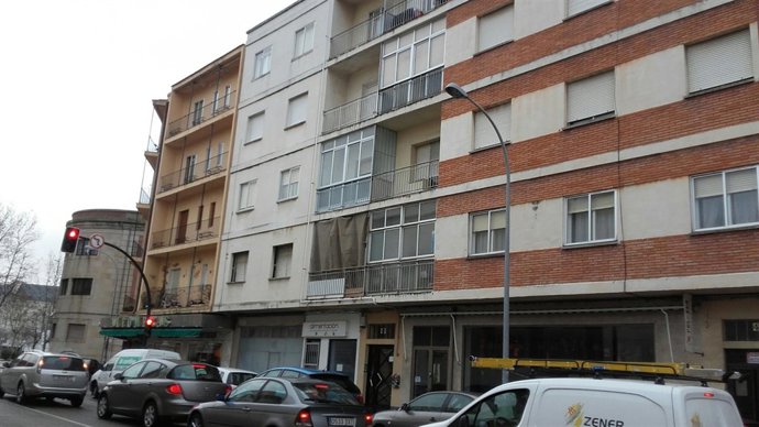 Edificio desde el que la niña se precipitó