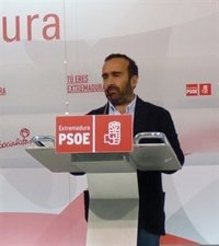 Morales (PSOE) ve "fundamental" que Rajoy se "vuelque" con Extremadura en renovables, financiación y techo de gasto