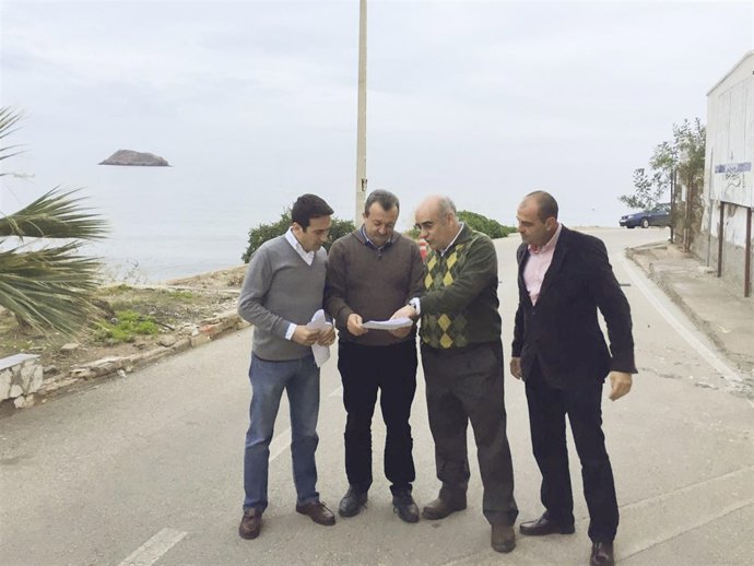 El diputado Óscar Liria ha visitado el núcleo de San Juan de los Terreros.