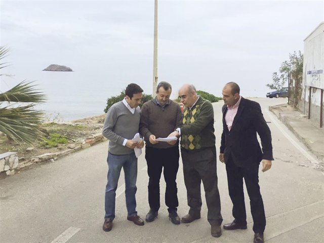 El diputado Óscar Liria ha visitado el núcleo de San Juan de los Terreros.