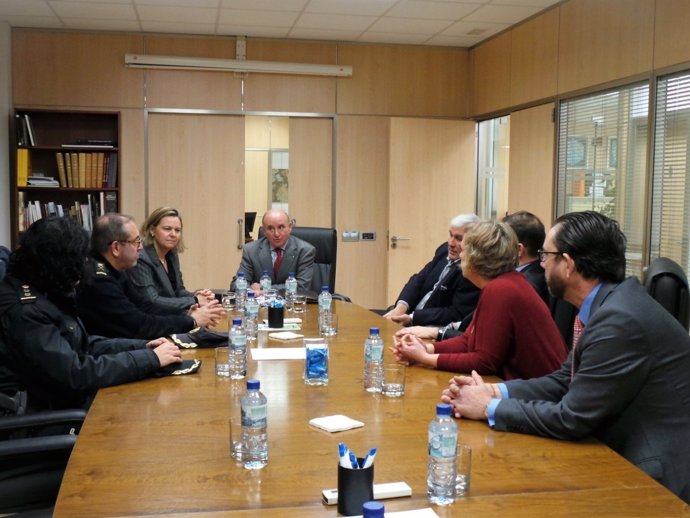 Reunión entre Asima y la delegada del Gobierno
