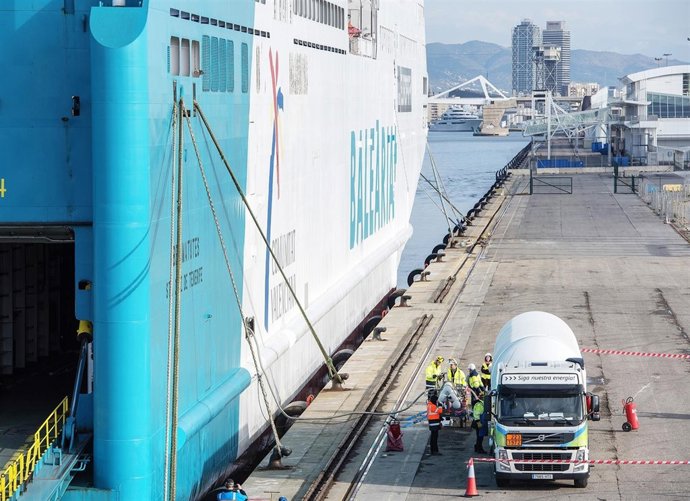 Flota de la compañia naviera Balearia.  Primer bunkering