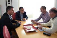 El PSOE pide al Gobierno ayudas para los productores de leche de cabra ante la bajada del precio