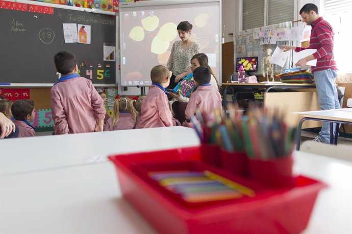 Colegio, aula, primaria, infantil, clase, niño, niña, niños, lápiz, lápices